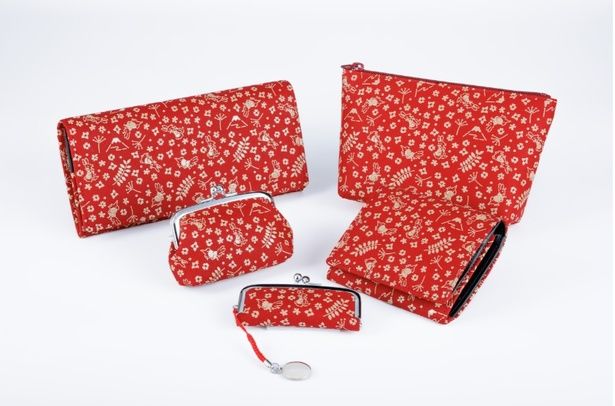 オリジナル絵柄を施した甲州印伝の小物たち