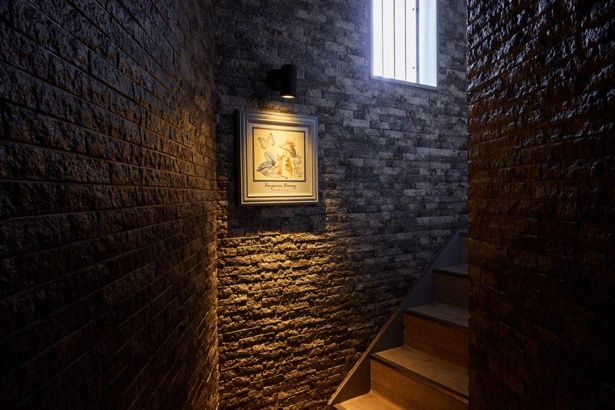 壁面にはさまざまなキャラクターフレームが飾り付けられている