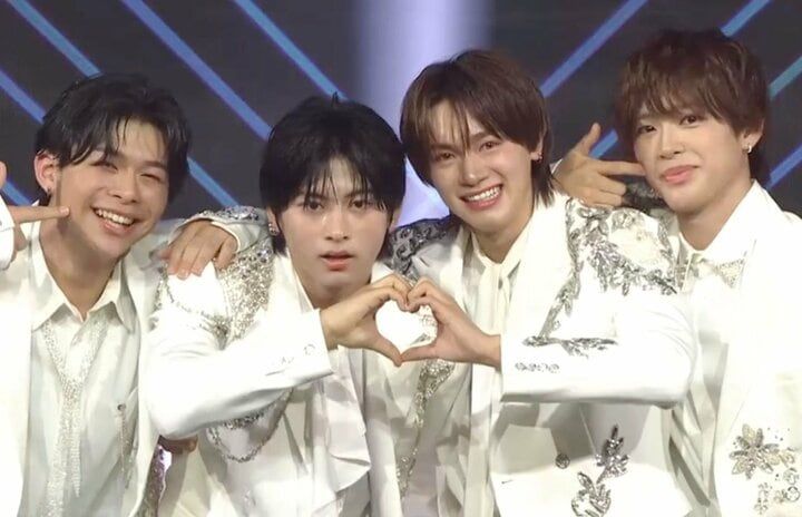 【写真・画像】嵐「Love so sweet」を『今日好き』イケメン4人衆が “王子様風”パフォーマンス「花男みたい」「令和のF4」感動の声 1枚目