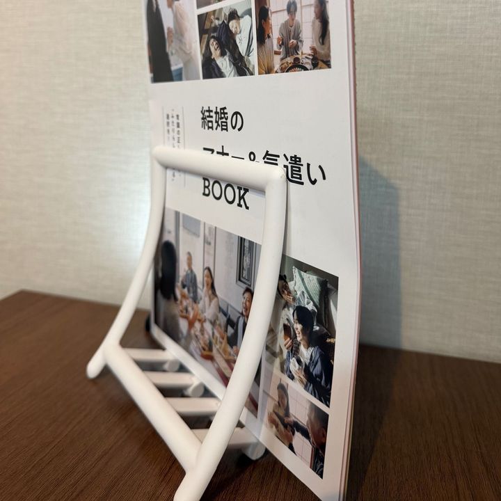 【セリア】ペラペラ書類も分厚い雑誌も倒れない！毎日使える「骨組みクリップ」が便利すぎた