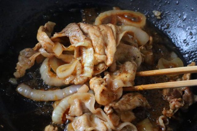 豚こまと新玉ねぎの焼き肉