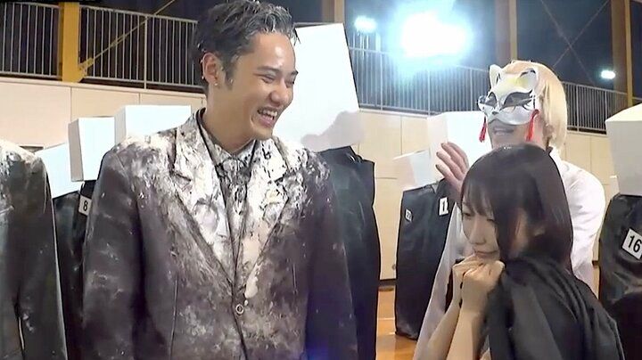 【写真・画像】清水あいり「も〜男やなぁ」胸元露わな姿にコムドット赤面「みてられない」サプライズ登場にネット沸く「ご褒美タイムだね」 1枚目