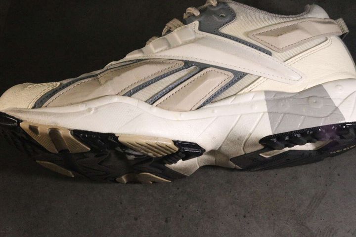 ソールクリーナー（泡タイプ、スニーカー用） 使用後