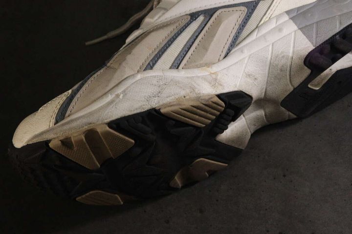 ソールクリーナー（泡タイプ、スニーカー用） 使用前