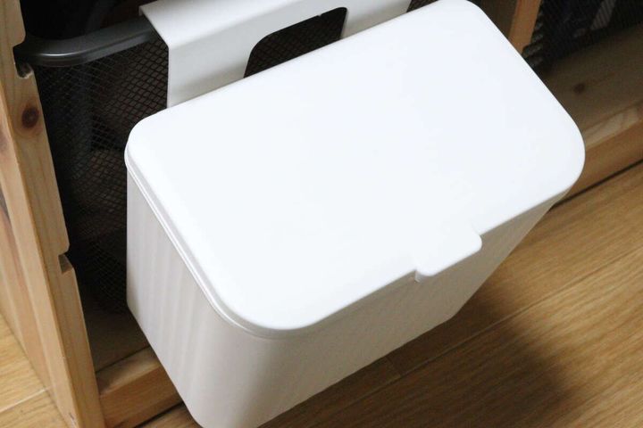 扉や引き出しに掛けられるフタ付ゴミ箱 設置
