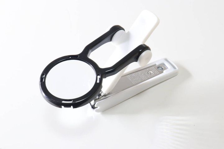 ダイソーの拡大鏡付ネイルクリッパーのビジュアル