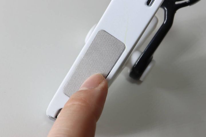 ダイソーの拡大鏡付ネイルクリッパーの使用例