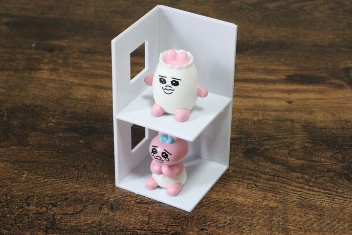 セリアのミニチュア1Rワンルームにおぱんちゅうさぎのマスコットを飾った状態