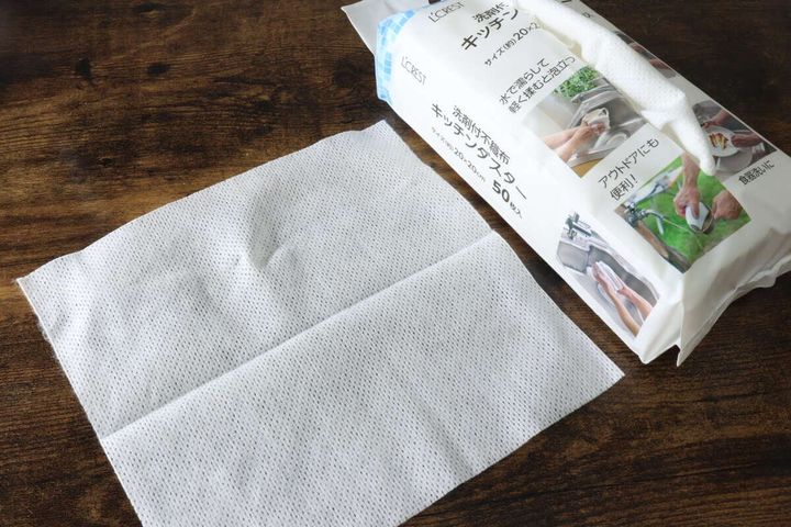 L’CREST（ルクレスト） 洗剤付き不織布キッチンダスター 50枚入り サイズ感