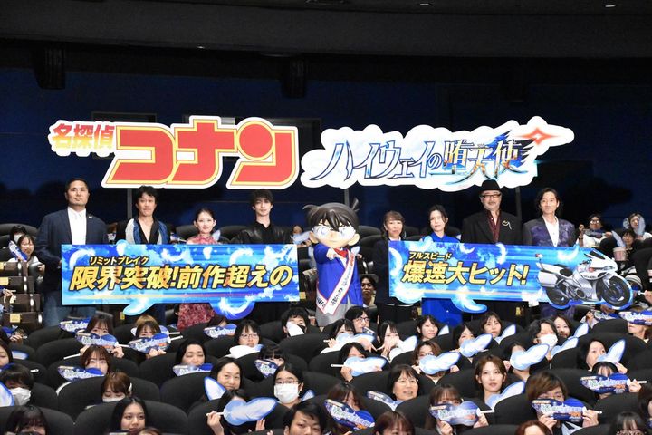 劇場版『名探偵コナン ハイウェイの堕天使』公開記念舞台挨拶の様子 クランクイン！ width=
