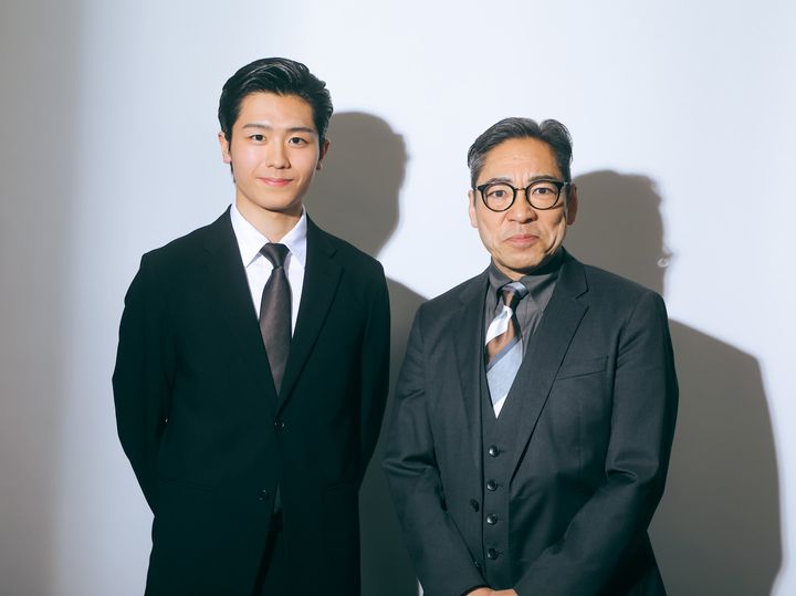 （左から）市川團子、市川中車 クランクイン！ 写真：米玉利朋子（G.P. FLAG inc） width=