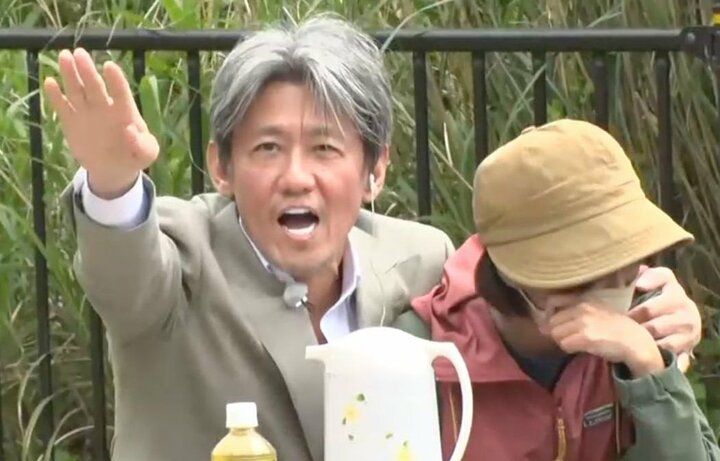 【写真・画像】「昔はセミヌード写真集も出した伝説のホスト」“老害運営”英樹、島民のご婦人と親密に「それダメ！ 目の前の方、旦那さんでしょ！」軍神が厳重注意 1枚目