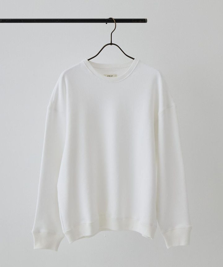 画像: スウェットトップス￥24,200（TOKYO BASE提供写真） key-timez.com