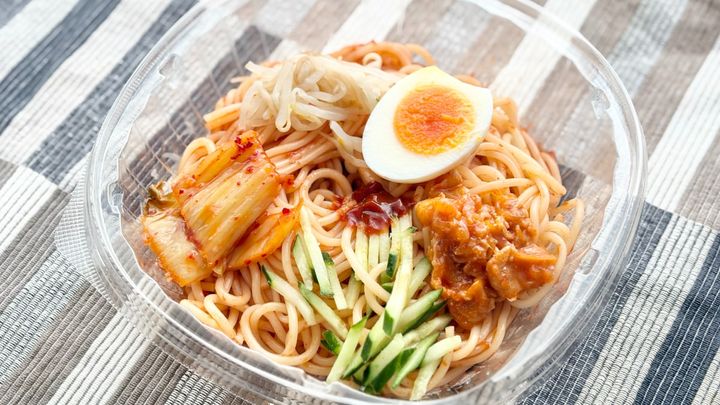 爽やかな辛みがクセになる！【ファミマ】に登場した韓国風チルド麺って？