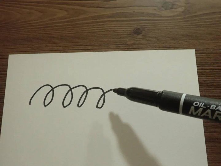 DAISO(ダイソー)：油性マーカー(黒、中字、3本)