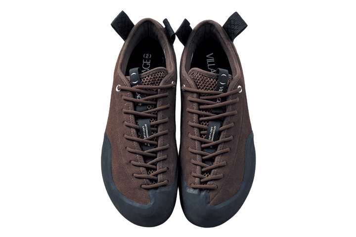 〈ヴィレッジ ピーエム〉のスニーカー