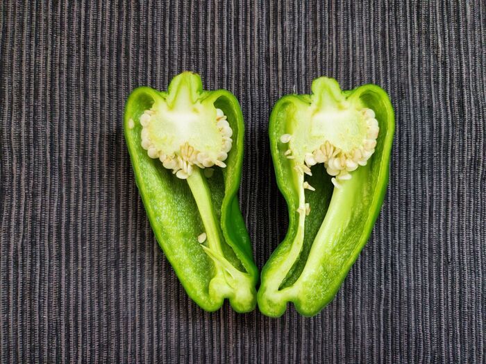 ピーマンのタネ、もう取らなくてOK！？実は丸ごと食べられる♡捨てがちな野菜のタネ3選