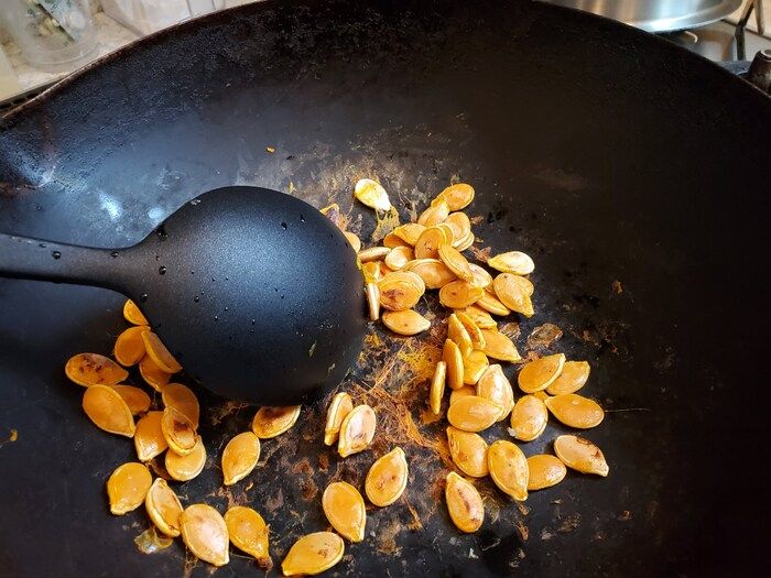 ピーマンのタネ、もう取らなくてOK！？実は丸ごと食べられる♡捨てがちな野菜のタネ3選