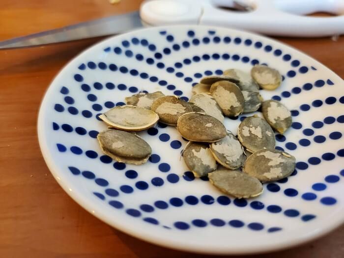 ピーマンのタネ、もう取らなくてOK！？実は丸ごと食べられる♡捨てがちな野菜のタネ3選