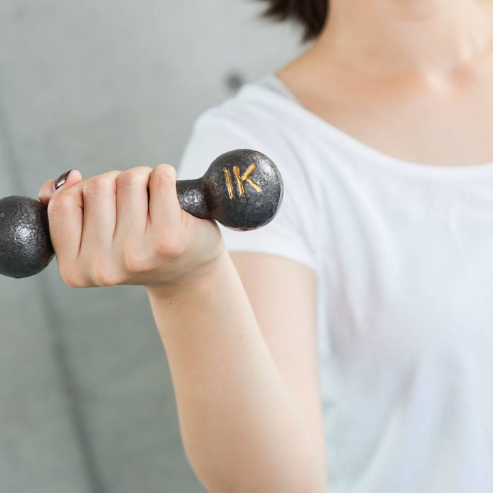 筋トレをする人