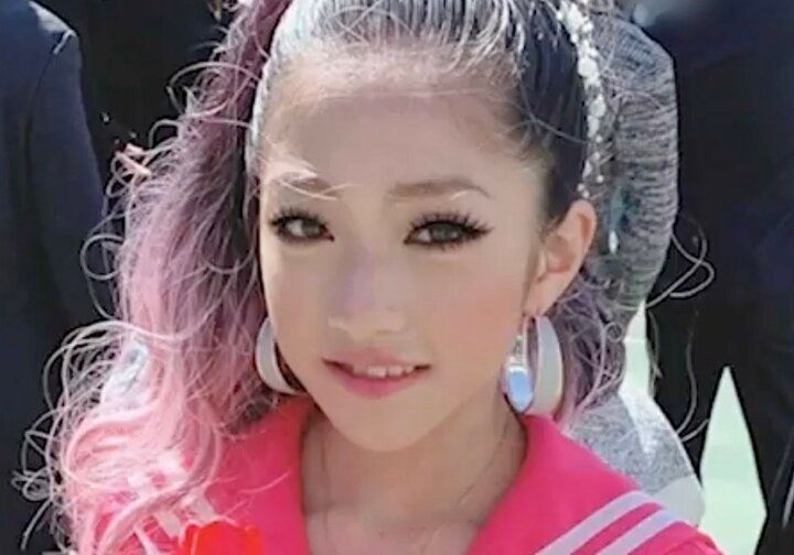 【写真・画像】中卒で就職した元小学生ギャル（18）、現在の職業に驚きの声「その爪でできるの！？」 1枚目