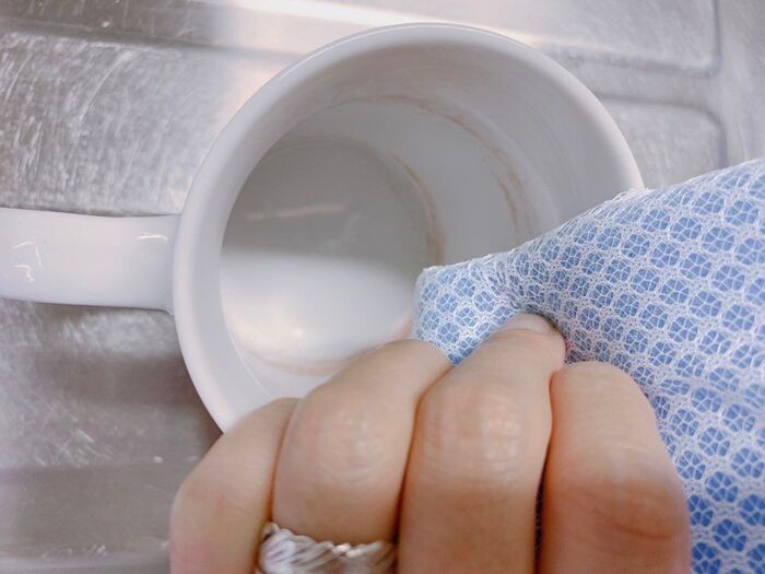 カップのコーヒー汚れを瞬殺！手早くラク〜に落とすベストな方法を検証してみた。