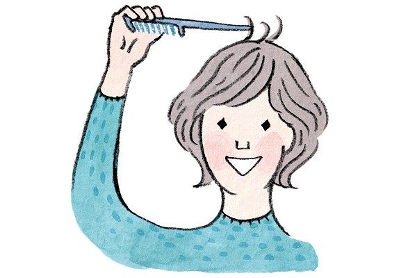 【1分スタイリング6】細かいハネ毛はキープスプレーで収める 