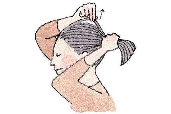 【1分スタイリング7】髪を結んだら後頭部の毛束をちょっと引き出すと頭の形がよく見える