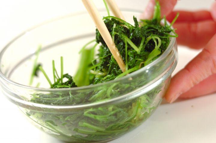 豆腐とオカヒジキのチャンプルーの作り方1