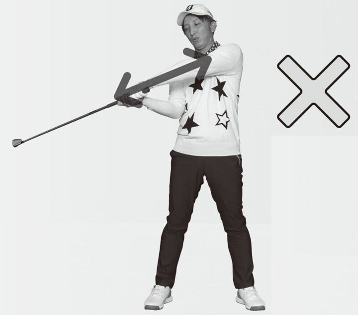 三角形をキープしなくてもいい⁉正しいスイングをツアーコーチが解説