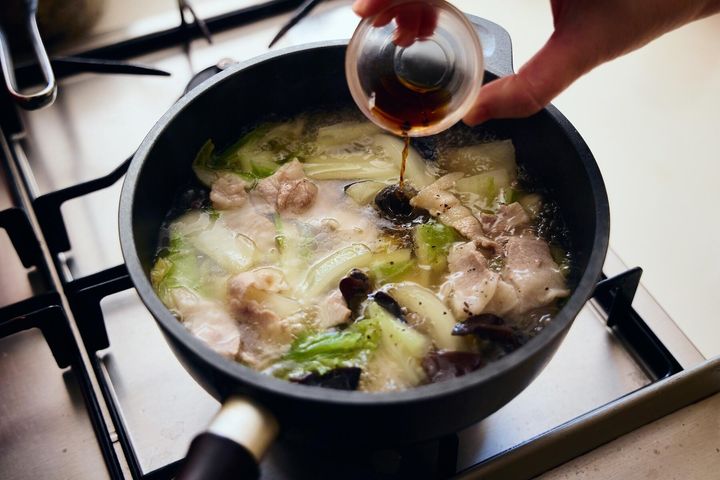 味を調え、とろみをつける