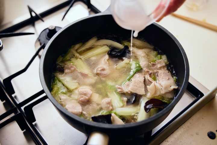 味を調え、とろみをつける