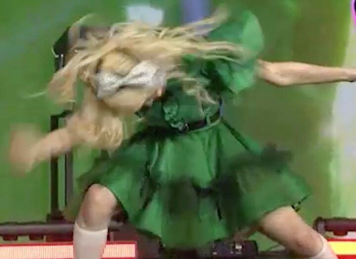 【写真・画像】「さすが世界大会」今日好き“金髪美女”ひなた、髪の毛を一心不乱に振り乱す全力ヘドパンパフォーマンスに絶賛の声「めちゃくちゃすごい」 1枚目