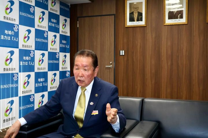 「教育に、差別や隔たりがあってはいけない」と語る佐々木市長