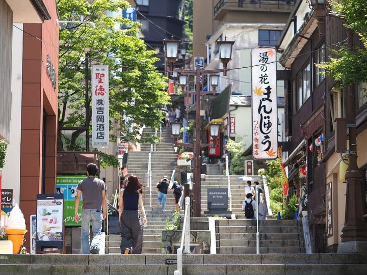 All About ニュース編集部が全国250人を対象に実施した旅行に関するアンケートの調査結果から、春に行きたいと思う「群馬県の旅行先」ランキングを発表！ 2位「伊香保温泉」を抑えた1位は？