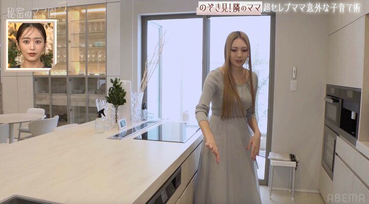 【写真・画像】「リビングだけで46畳」ミス・ワールド準グランプリに輝いた38歳美女の3億5000万円豪邸に衝撃「いい家だね～！」「すごい！」 2枚目