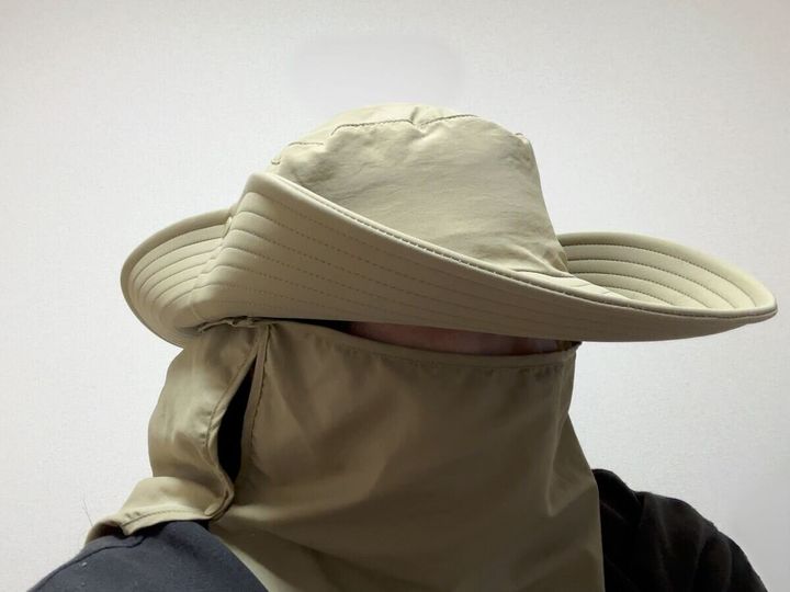 ネックカバーハット つば上げ時