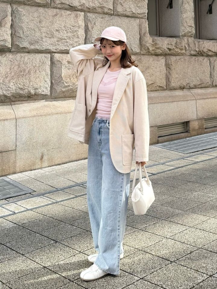 2026春大人女性おすすめ白スニーカーきれいめカジュアルコーデ