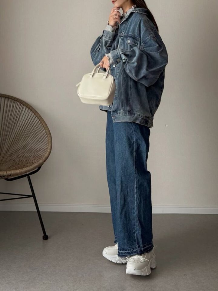 2026春大人女性おすすめ白スニーカーデニムonデニムコーデ