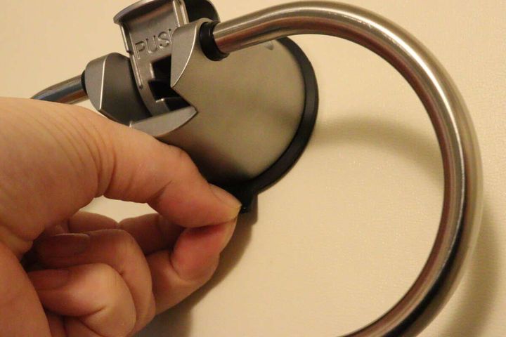 ダイソー ステンレスタオルリング（ジェル吸盤） 取り外し方