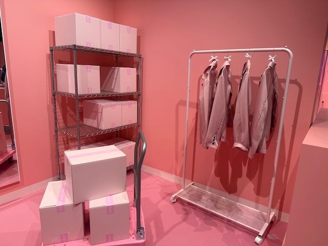 ロムアンド商事 制服と入社グッズ