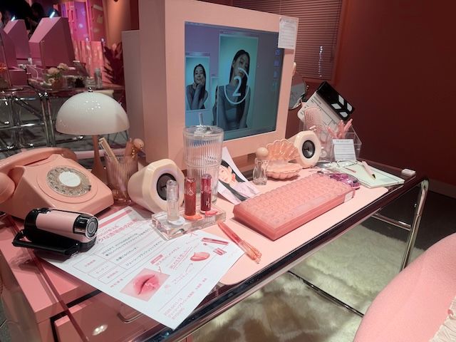 ロムアンド商事 女優課 デスク