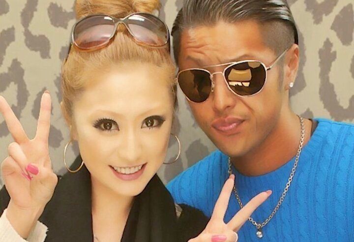 【写真・画像】元小学生ギャル（18）、ド派手な両親の写真を公開「授業参観もこのままで！？」驚きの声 1枚目