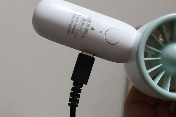 ダイソーのポータブルミニファンはUSB Type-c 充電式