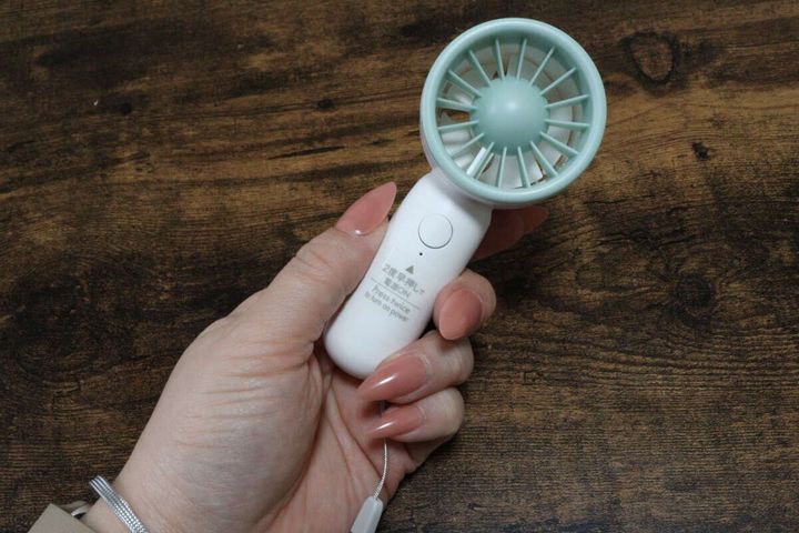ダイソーのポータブルミニファンのサイズ