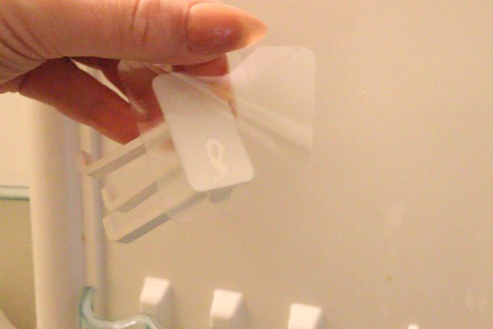 セリアの可動式3連フックの粘着シート