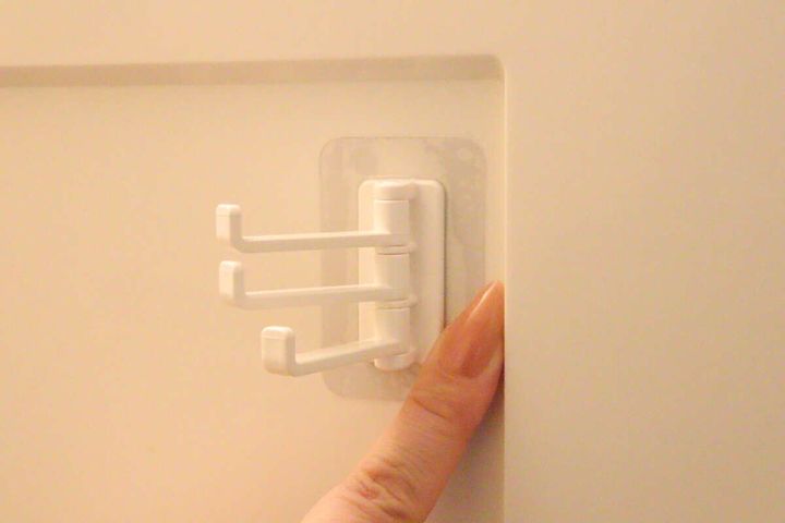 セリアの可動式3連フックを設置する