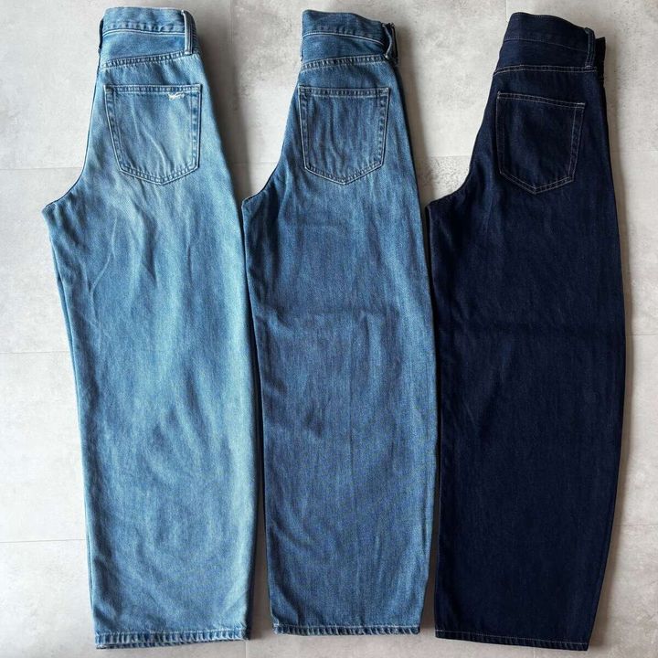 ユニクロ バギーカーブジーンズ丈短め 3本並べ置き 64 BLUE・67 BLUE・69 NAVY