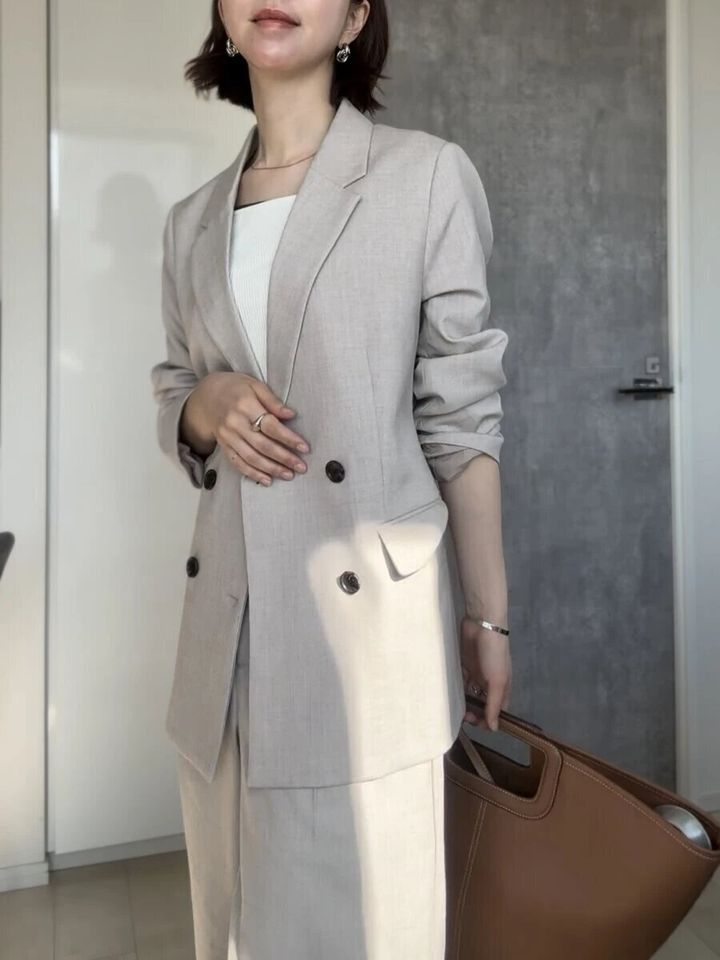 guダブルブレストジャケットベージュセットアップコーデ