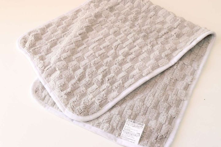 ダイソー クラウドグリッド フェイスタオル（ピンク、グレー）